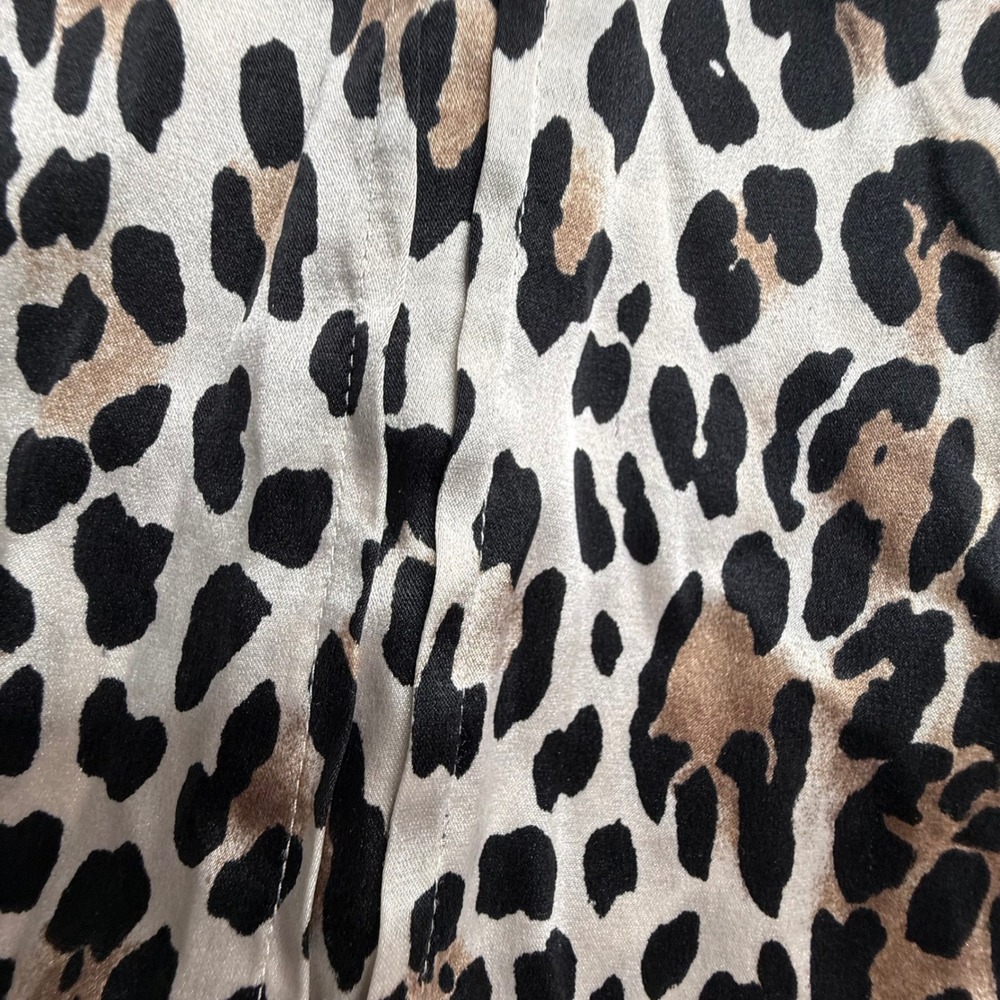 White House Black Market Silk Stretch Leopard Print Blouse Womens 8 Button Front - Picture 8 of 12